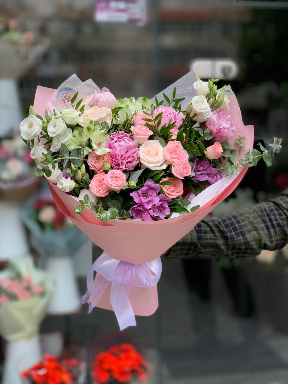 Buchet Mixt Premium Trandafiri  Bujori Lisianthus Alstroemeria